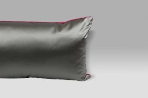 Cuscino 50x30 Trentino Magenta velluto raso fucsia grigio Designers Guild