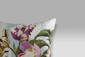 Cuscino 60x60 Delft Flower Sky lino stampato su base sfumata Designers Guild