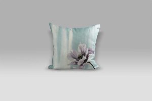 Cuscino 60x60 Delft Flower Sky lino stampato su base sfumata Designers Guild