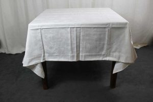 Tovaglia Hesperia con tovaglioli bianco Tessitura Toscana Telerie