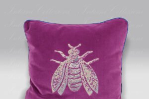 Cuscino Velluto ricamo Ape lurex rosa-violetto Mastro Raphael