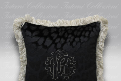 Cuscino Monogram nero Roberto Cavalli